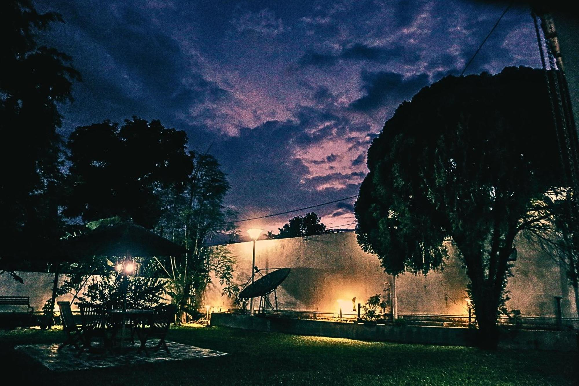 Ared Villa Katunayaka Exteriör bild
